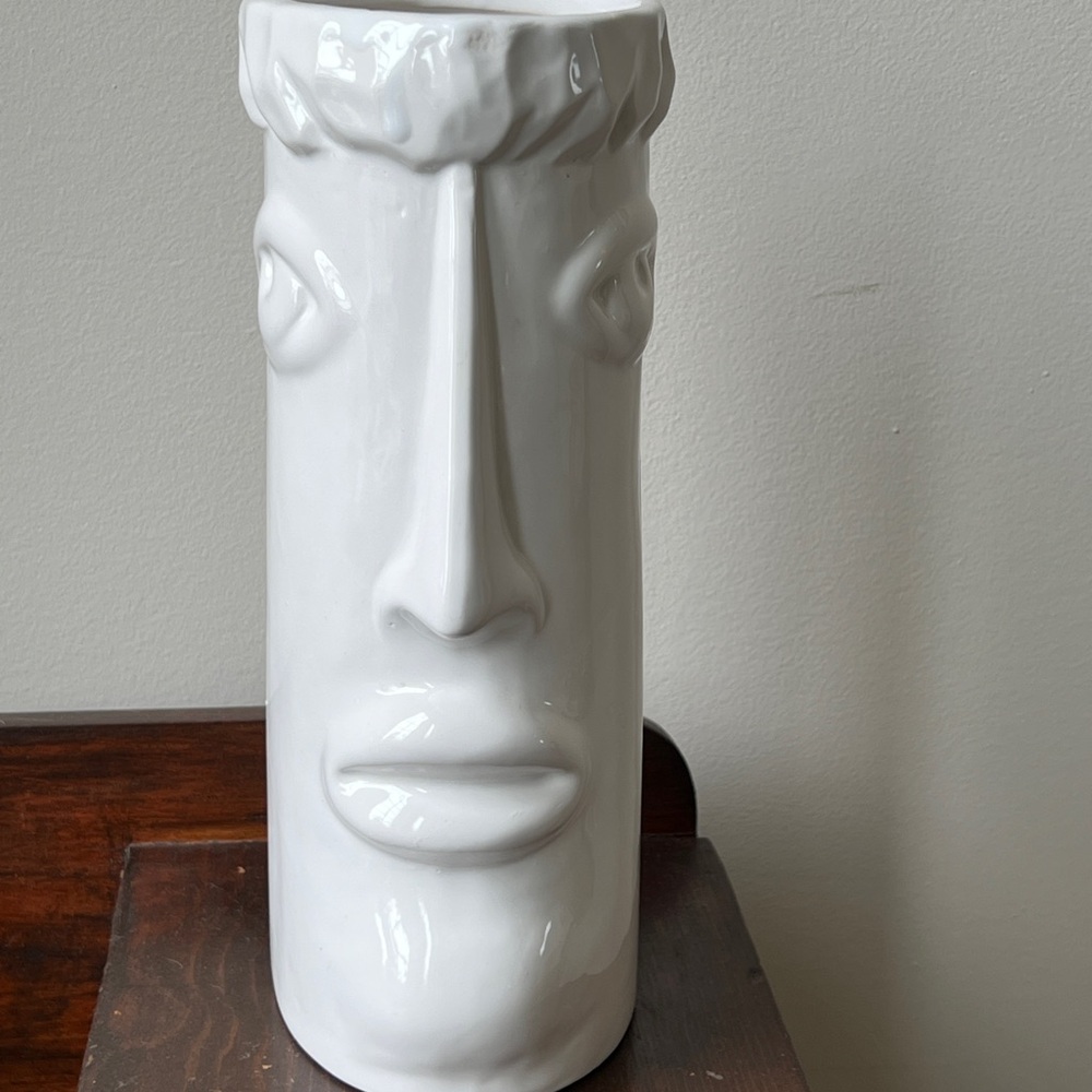 Sculptural Face Vase - Picture 4 of 7